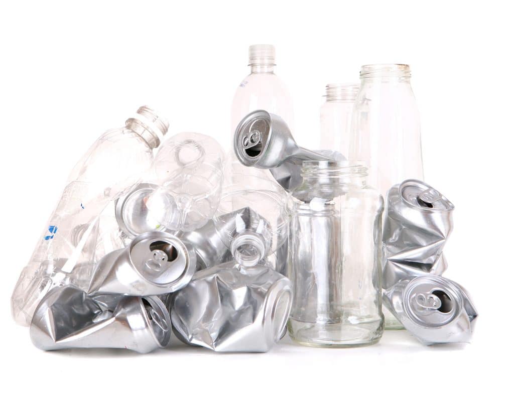 Recycled materials, metal, glass and plastic / Kierrätettäviä materiaaleja - metalli, lasi ja muovi.